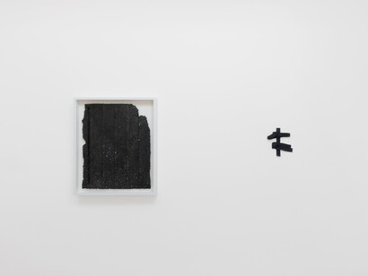 Various artists, Hold still, exhibition view. Courtesy The Approach