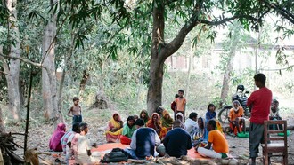 “La gente todavía habla a nuestras espaldas a veces, pero esperamos acabar con la lepra y el estigma en nuestro pueblo en los próximos años". Pasupati Mahato, facilitador del grupo. Gentileza de Fundación Fontilles, foto de  Grupo de autoayuda de Balba, Mahottari, Nepal 