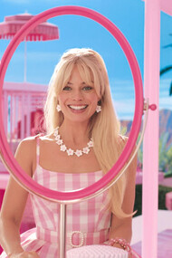 Margot Robbie interpreta a boneca Barbie no novo filme de mesmo nome