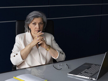 Es posible que los seres humanos necesitemos unas leyes o códigos para dejar de robotizar nuestras vidas y así evitar perder la costumbre de mirarnos a los ojos