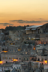 Vista su Matera di notte