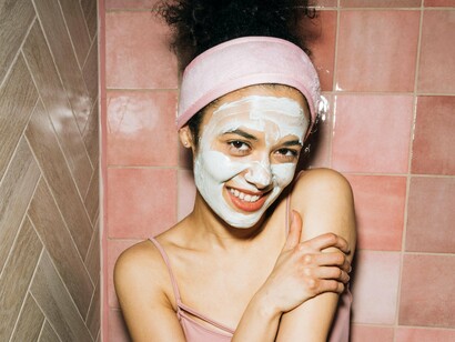 Agora, temos de falar sobre a influência da internet nas escolhas de produtos para pele ou de maquiagem na vida dos consumidores. Mas, antes, devo ressaltar que não sendo uma profissional graduada no assunto, a minha dica é primeiro ir a um dermatologista e ter uma conversa clara sobre o seu tipo de pele e qual rotina se adequa ao seu objetivo