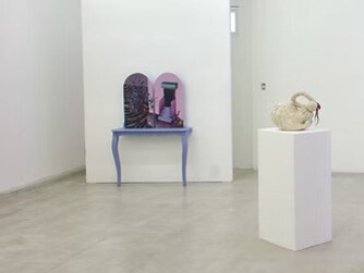 Eliana Quilla, Te busco, noche, vista de exhibición. Cortesía de Linse Galería