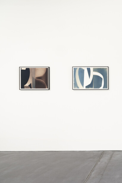 Erin Shirreff, Table muse, exhibition view. Courtesy of Von Bartha