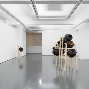 Manuel Chavajay, Rupeequul kaajuleew. Vientre de los cosmos, vista da exposição. Cortesia de Pedro Cera. Foto de Bruno Lopes