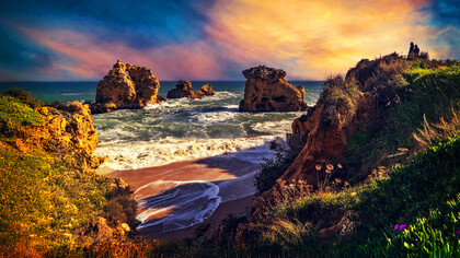 The last day of light hums softly against the water, photographed by Ray Bilcliff 