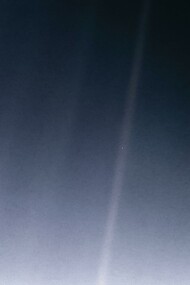 Pale Blue Dot © NASA / JPL-Caltech
