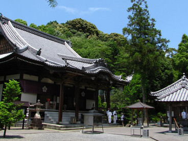Enkō-ji (圓光寺) is a Zen Buddhist temple located near the Shugakuin Imperial Villa in Sakyō-ku, Ichijo-ji, Kotani-chō, in northeast Kyoto, Japan. It is well known for its stunning autumn foliage and its suikinkutsu