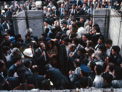 Álvaro Siza, Laying of the first stone of the Faculty of Architecture, University of Porto, in the presence of Mário Soares, President of the Portuguese Republic, 1988. Courtesy of Power Station of Art
