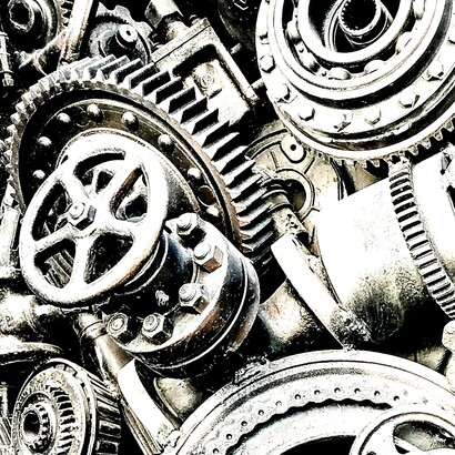 Negli anni Quaranta, con Asimov, il robot smette di essere un lavoratore ribelle come in Čapek e diventa soprattutto una macchina logica, governata da regole più che da sentimenti