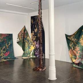 Françoise Vanneraud, Lo que aún florece, vista de exhibición. Cortesía de la Galería Ponce+Robles