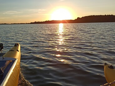 Senza la distrazione dei dispositivi, le relazioni a bordo diventano più sincere e dirette, basate sulla presenza reale e sull’ascolto reciproco