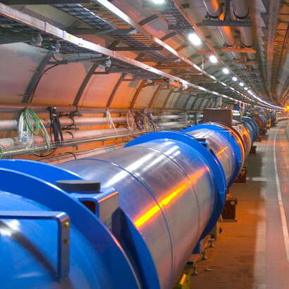 Il Large Hadron Collider del CERN è l’acceleratore più potente mai costruito e ha permesso proprio l’osservazione sperimentale del bosone di Higgs