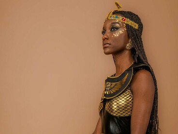 Quando viu seu livro terminado, ficou muito contente e satisfeito. Faltava apenas o título, mas as Musas mais uma vez lhe foram bastante gentis: o nome lhe foi revelado num dos vários sonhos “egípcios” que continuava a ter. Faria apenas mais uma revisão antes de enviar o material ao editor