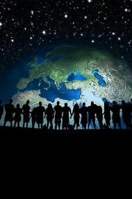 Popoli. Come ha detto Papa Giovanni Paolo II nella “Esortazione Apostolica”: «Una convivenza pacifica e uno scambio delle reciproche ricchezze interiori renderà possibile l'edificazione di un'Europa che sappia essere casa comune, nella quale ciascuno possa essere accolto, nessuno venga discriminato, tutti siano trattati e vivano responsabilmente come membri di una sola grande famiglia»