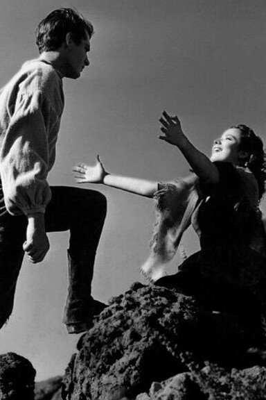 Promotional still from the 1939 film Wuthering Heights, featuring Sir Laurence Olivier and Merle Oberon, published on the front cover of National Board of Review Magazine in 1939