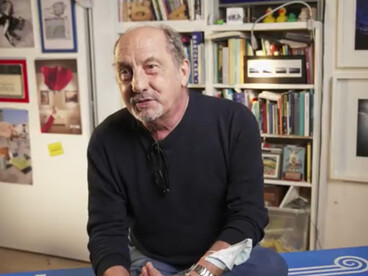 Nel 2005 ha vinto il Premio Campiello con il romanzo 'Mandami a dire'