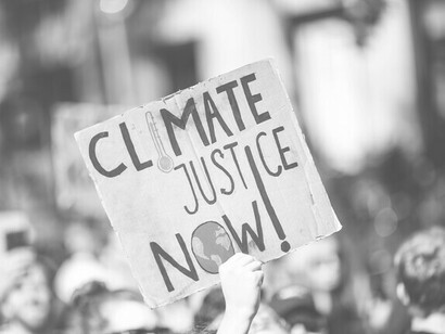 The future cannot be traded with CO₂ in our hands, warn the slogans visible at this demonstration against global warming
