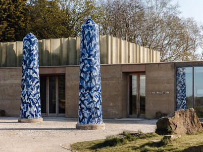 Felicity Aylieff, Expressions in blue, exhibition view. Courtesy of Yorkshire Sculpture Park