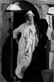 Constantin Brancusi desafiou os limites da arte ao criar esculturas que questionavam as normas da época. Sua obra Bird in Space provocou um debate histórico sobre o que constitui uma verdadeira obra de arte