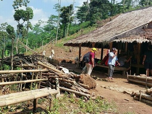 Travelers stepping into the Baduy’s forest-lined village, conveying the respectful exchange that occurs when modern wanderers come across an ancient way of life