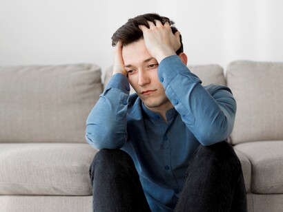 Scrivere le nostre paure ci aiuta a osservarle da una distanza sicura, trasformandole da mostri invisibili in pensieri gestibili