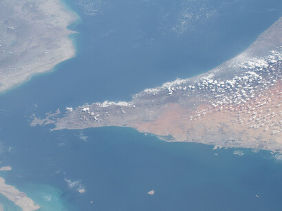 En la disputa entre Estados Unidos, Israel e Irán, el estrecho de Ormuz aparece como un punto de estrangulamiento capaz de alterar precios, alianzas y equilibrios internacionales