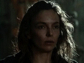 La storia, incentrata sul rapporto tra madre e figlio, include momenti emotivamente forti come l’addio di Isla a Spike, conferendo al film un impatto drammatico inatteso. Jodie Comer in una scena del film 