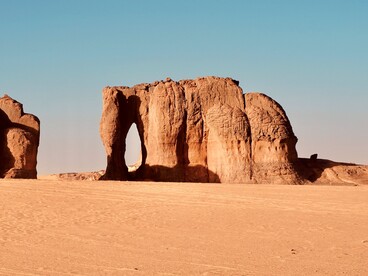 A nord, invece, foreste, vallate e aree umide creano ecosistemi preziosi che rendono il paese un crocevia naturale tra Africa ed Europa. Youf Ahakit Sahara Algerino 