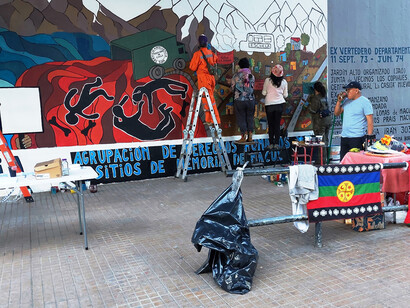 El mural también recuerda que la búsqueda de las y los desaparecidos sigue siendo una herida abierta que reclama verdad y justicia