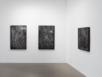 Melik Ohanian, Alteration, for a long time in time, vue de l'exposition. Avec l'aimable autorisation de la Galerie Chantal Crousel