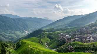 I treni ad alta velocità in Cina sono puntuali, comodi e coprono grandi distanze in pochissimo tempo