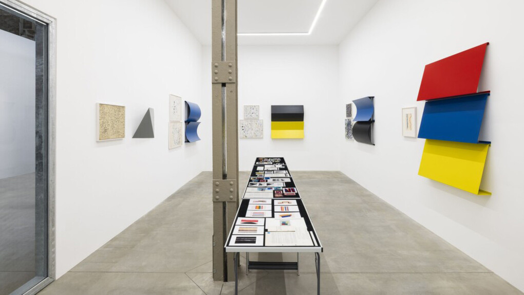 Charlotte Posenenske, From surface to space. Gesture, structure, and material, exhibition view. Courtesy of Mehdi Chouakri Gallery