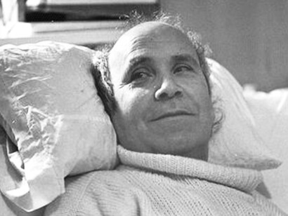 Ramón Sampedro convirtió su inmovilidad física en un espacio de lucidez radical desde el cual pensó la dignidad, la libertad y el derecho a decidir sobre el propio final