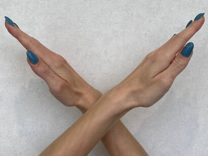 Homicidios: como herramienta para resolver disputas, eliminar traidores o infundir miedo.  Gesto de la mafia: léase "No", Sicilia, Italia 