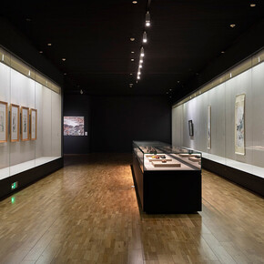 Charm of clay, fragrance of ink: a special exhibition of masterpieces in modern chinese painting and Yixing teapots, exhibition view. Courtesy of Long Musuem