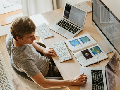 Tudo isso mostra que o avanço tecnológico precisa vir acompanhado de regulação, reflexão e responsabilidade. O desafio não está apenas em desenvolver máquinas mais inteligentes, mas em garantir que elas sirvam ao bem comum