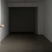 Babak Golkar, Sound objects; unsound time, vista de exhibición. Cortesía de la Galería Sabrina Amrani 