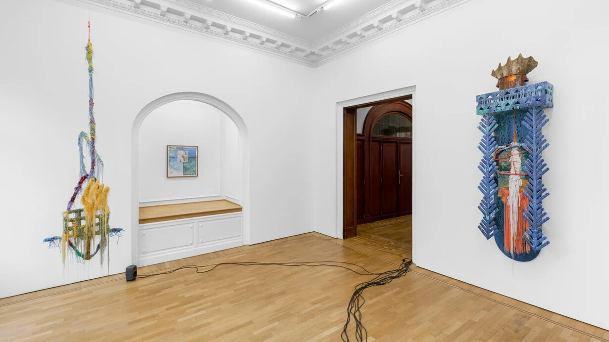 Julien Creuzet, Nos diables rouges, nos dérives, vista da exposição. Cortesia de Mendes Wood DM