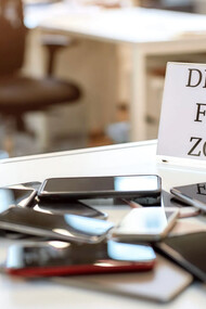 Breaking the habits of our digital dependancies 