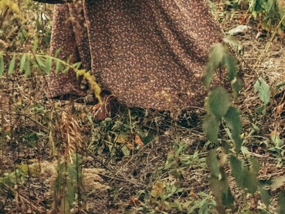 A vivência do presente é aparentemente difícil, quase impossível. Acontece que tudo que existe, só existe enquanto presente, só se vive, e tudo só ocorre, nesse tempo, nesse contexto