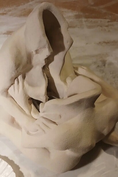 Igor Borozan,  "Lovers", anno 2024, omaggio a San Valentino, ceramica Deruta