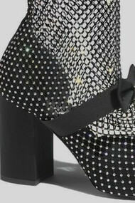 Releitura do sapato estilo Mary Jane pela marca Channel