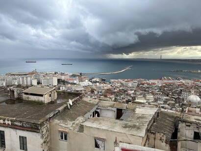 Que Miguel de Cervantes asombrara al Bajá con su exquisita cultura y dotes narrativas, así como por su conversación placentera y profunda, es cosa que muy probablemente sucediera durante la cruda etapa de su cautiverio. Patrimonio arquitectónico y cultural de la Kasbah de Argel, Argelia