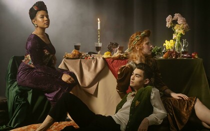 O anacronismo narrativo é um fenômeno que ocorre quando elementos próprios de uma época são inseridos em contextos temporais nos quais não existiam. Embora possa ser usado de forma criativa e intencional para gerar diálogos entre passado e presente, o uso equivocado ou acrítico do anacronismo se torna um risco sério, especialmente ao analisar obras antigas ou criar narrativas ambientadas em tempos históricos