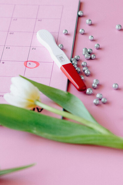 Ginecologia natural combina conhecimentos tradicionais e práticas modernas para empoderar mulheres e promover sua saúde integral