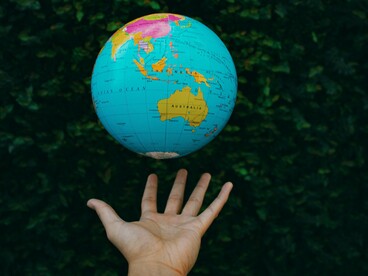 Uma engenharia financeira cambial permitirá, a alavancagem mais económica dos capitais estrangeiros, que já conhecidos além dos incentivos universais para tributos de exportação, se inibem na compensação de momentos e realidades inflacionárias, causadas pelo protecionismo e a falta de competitividade empresarial