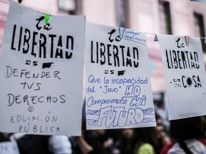 El impacto social de estas medidas refleja las tensiones entre la búsqueda de equilibrio macroeconómico y las condiciones de vida de amplios sectores de la población