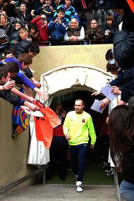 Andrés Iniesta avec ses fans, 8 février 2010. Photo par Gerard Reyes