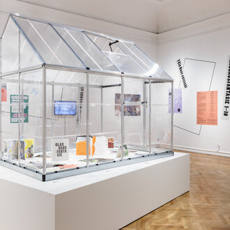 Glashausfantasie. Freundinnenderkunst, ausstellungsansicht. Mit freundlicher genehmigung von Francisco Carolinum Linz